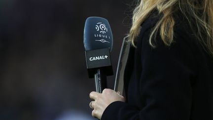 Depuis fin mars 2020, Canal+ refusait de payer quelque 110 millions d'euros issus&nbsp;des droits télévisés des matchs de foot à la Ligue professionnelle de football, qui les reverse ensuite aux clubs français. (CHARLY TRIBALLEAU / AFP)