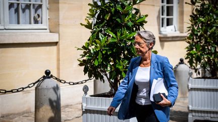 La Première ministre Elisabeth Borne le 30 juin 2023 à Matignon, à Paris. (XOSE BOUZAS / HANS LUCAS / AFP)