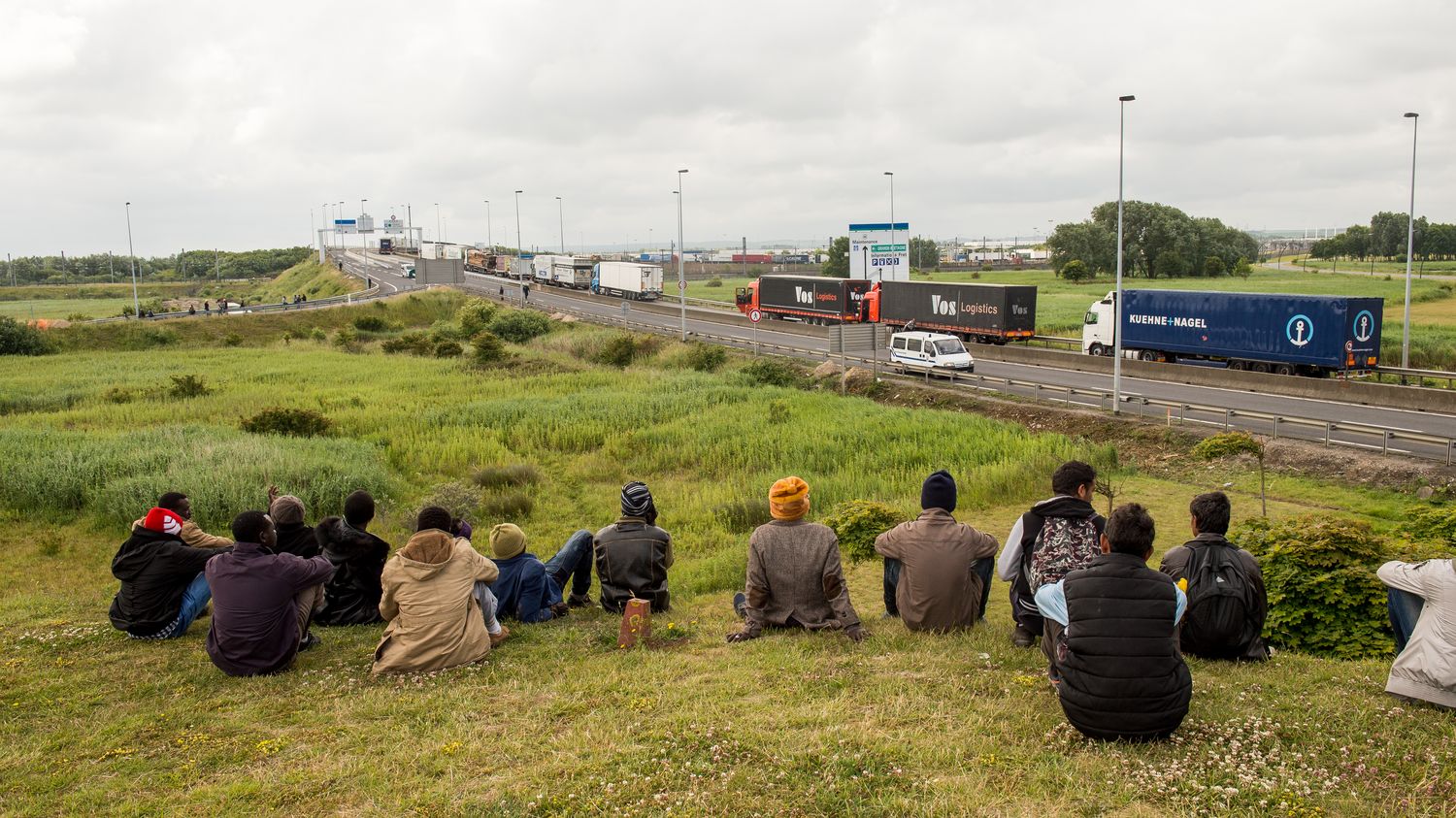 Migrants à Calais : Un Projet De Mur Qui Divise