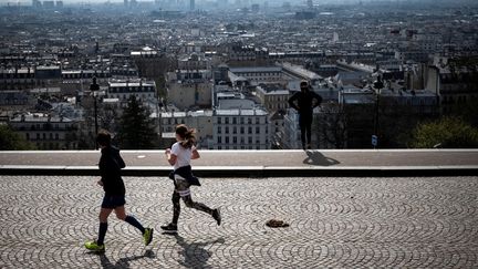 Confinement : les Français sont-ils en train de "craquer" ?