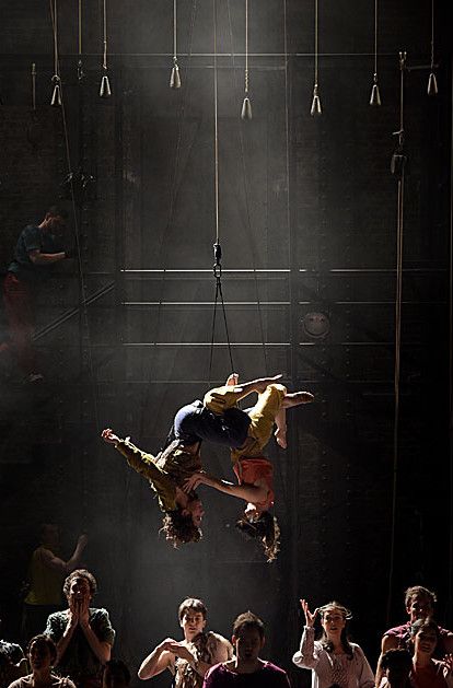 A l'oeuvre, deux des danseurs circassiens, Maud Payen et Tarek Aitmeddour.
 (Vincent Pontet)