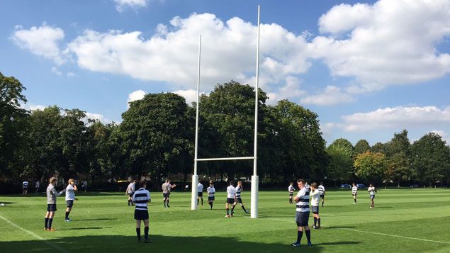 &nbsp; (La Rugby school dispose de plusieurs terrains d'entraînement © Radio France / Franck Mathevon)