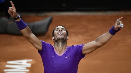 Rafael Nadal s'est offert la décima sur l'ocre italienne. (FILIPPO MONTEFORTE / AFP)