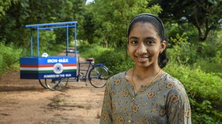 Vinisha Umashankar, jeune indienne de 15 ans, et son innovation : le chariot de repassage à énergie solaire.&nbsp; (EARTH SHOT PRIZE PROJECT / PHOTO TRANSMISE PAR L'ORGANISATION)