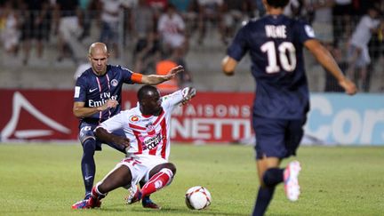 Diarra (Ajaccio) et Jallet (PSG) en duel (PASCAL POCHARD-CASABIANCA / AFP)