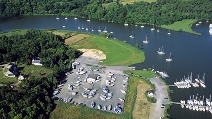 Un jeune homme est mort noy&eacute;, le 12 juin 2014, sur les bords de la Vilaine dans le port de Foleux, &agrave; B&eacute;ganne (Morbihan). (CAMILLE MOIRENCE / HEMIS.FR / AFP)