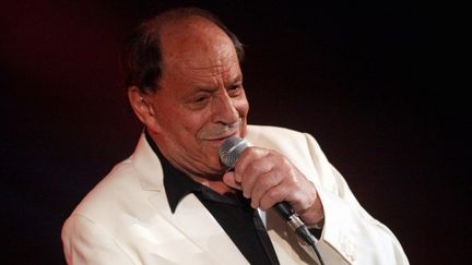 Charles Dumont sur la scène des Francofolies de la Rochelle
 (XAVIER LEOTY / AFP)