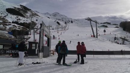 Vacances d'hiver : les stations de ski se remplissent (franceinfo)