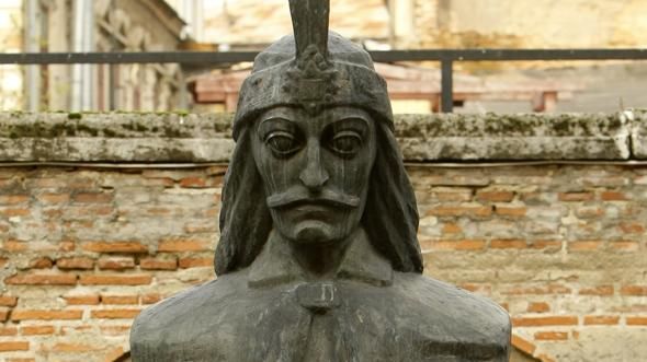 Buste de Vlad III, dit Vlad Tepes, alias Dracula, résidence de Curtea Vechel, Roumanie
 (BODGAN CRISTEL/REUTERS)