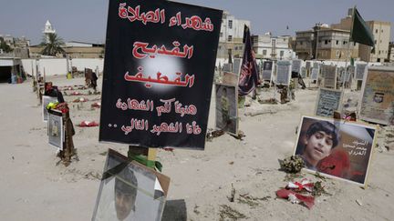  (Hommage aux 21 victimes de l'attaque suicide devant une mosquée chiite dans l'est de l'Arabie Saoudite © SIPA)