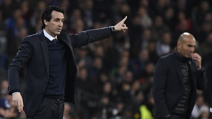 &nbsp;Unai Emery, l'entraîneur du PSG, sur la pelouse du Real Madrid (Espagne), le 14 février 2018. (CHRISTOPHE SIMON / AFP)