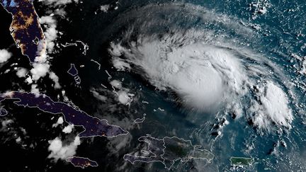 Image satellite de l'ouragan Dorian, au large des Bahamas et de la Floride, le 30 août 2019. (HO / NOAA / RAMMB)