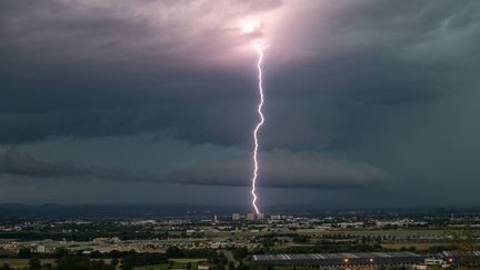 Intempéries : orages spectaculaires dans le sud de la France