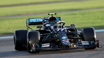 Valtteri Bottas au volant de la Mercedes à Abu Dhabi (KAMRAN JEBREILI / POOL)