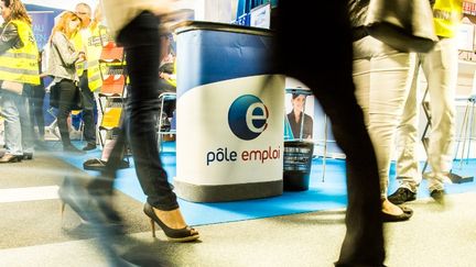 Le stand de P&ocirc;le emploi dans un salon &agrave; Lille (Nord), le 28 mai 2015. (PHILIPPE HUGUEN / AFP)