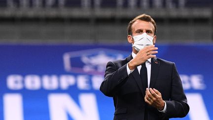 Emmanuel Macron&nbsp;lors de la finale de Coupe de France, le 24 juillet 2020, au stade de France, à Saint-Denis. (FRANCK FIFE / AFP)