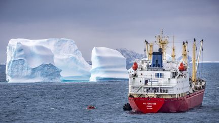 Un bateau pêcheur de krill, au large des côtes de l'Antarctique. (BRUSINI AURELIEN / HEMIS.FR / HEMIS.FR)