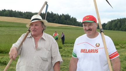 Gérard Depardieu et Alexandre Loukachenko mercredi 22 juillet 2015.
 (Andrey Stasevich/AFP)