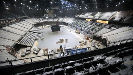 Les travaux de r&eacute;novation &agrave; l'Accor Hotels Arena &agrave; Paris, le 12 octobre 2015. (JACQUES DEMARTHON / AFP)