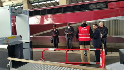  (Des portiques installés gare du Nord à Paris, devant les lignes Thalys © Radio France/Raphaël Ebenstein)