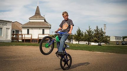 La ville espère pouvoir garder les travailleurs venus s’installer avec leurs familles.
 
Pour les inciter à rester, elle a construit des routes, des écoles et des hôpitaux, en partenariat avec les compagnies pétrolières. (Andrew Burton / Getty Images / AFP)