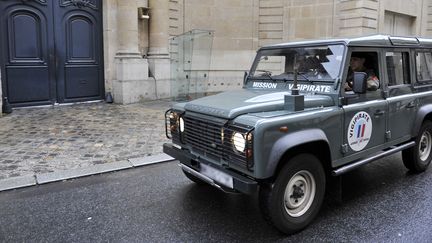 Une voiture Vigipirate à Paris, le 14 novembre 2010. (ETIENNE LAURENT / AFP)