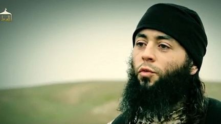 Le djihadiste français Sabri Essid, dans une vidéo diffusée en mars 2015 par l'État islamique. (AL-FURQAN MEDIA / AFP )