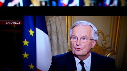 Le Premier ministre, Michel Barnier, lors d'une interview pour France 2 et TF1, à l'hôtel Matignon à Paris, le 3 décembre 2024. (JULIEN DE ROSA / AFP)