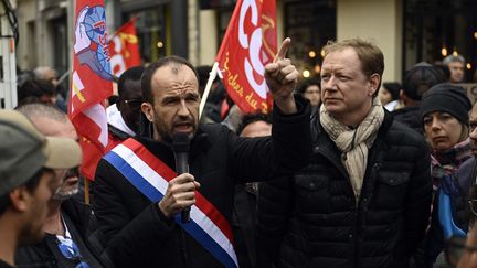 Les députés Manuel Bompard (LFI) et Pierre Dharréville (Parti communiste), le 18 mars 2023 à Marseille (Bouches-du-Rhône). (CLEMENT MAHOUDEAU / AFP)