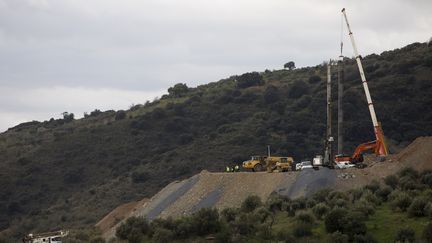 Des secouristes au dixième jour des recherches pour retrouver un garçon de 2 ans tombé dans un puits, à Totalan (Andalousie, Espagne), le 23 janvier 2019. (DANIEL PEREZ / AFP)