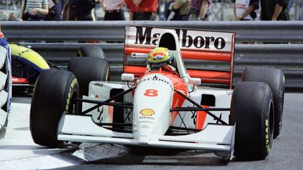 Ayrton Senna est comme dans son jardin dans les rues de Monaco. En 1993, il remporte son 5e GP consécutif en Principauté, le 6e au total. Il bat ainsi le record de Graham Hill. (- / AFP)