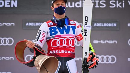 Alexis Pinturault lors de sa victoire à Adelboden samedi 9 janvier 2021. (FABRICE COFFRINI / AFP)