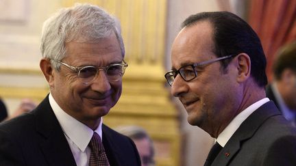 Le président de l'Assemblée nationale, Calude Bartolone, et le président de la République, François Hollande, à l'Hôtel de Lassay à Paris, le 6 octobre 2016. (STEPHANE DE SAKUTIN / AFP)