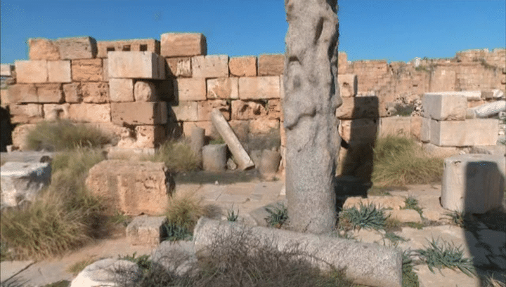 A Leptis Magna, le manque de moyens commence à avoir des effets visibles sur la préservation du site.
 (France 2 / Culturebox)