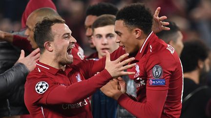 Plusieurs joueurs de Liverpool célèbrent leur victoire à domicile face à Barcelone en Ligue des champions, le 7 mai 2019. (PAUL ELLIS / AFP)