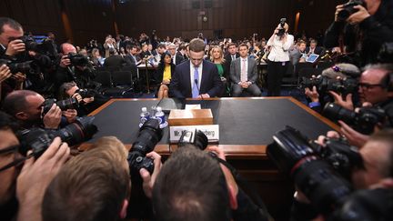 Mark Zuckerberg, PDG de Facebook, avant son audition devant les membres de la Commission du commerce, des sciences et des transports du Sénat américain, à Washington, le 10 avril 2018. (JIM WATSON / AFP)