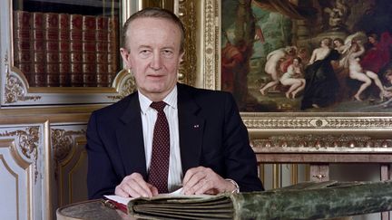 Pierre Arpaillange, alors garde des Sceaux, au ministère de la Justice, le 27 mai 1988 à Paris.  (JOEL ROBINE / AFP)