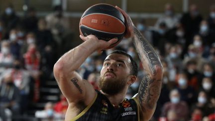 Mike James et ses coéquipiers de Monaco ont battu le Maccabi Tel Aviv, lors de la 18e journée d'Euroligue de basket, le 29 décembre 2021 à Monaco. (CYRIL DODERGNY / MAXPPP)