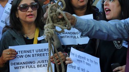 Marche du 21 d&eacute;cembre 2012 dans New Delhi (Inde) contre le viol des femmes.&nbsp; (ANINDYA CHATTOPADHYAY / AFP)