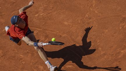 L'Italien Jannik Sinner a été l'un des grands animateurs de la quinzaine à Roland-Garros. (ROBERT SZANISZLO / AFP)