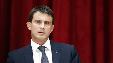 &nbsp; (Valls juge "outrancières" les attaques contre Hollande dans le livre de Trierweiler © REUTERS)