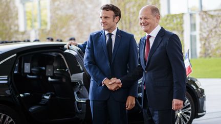 Le président français Emmanuel Macron et le chancelier allemand Olaf Scholz, le 5 septembre 2022 à Berlin (Allemagne). (MAXPPP)