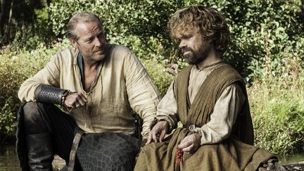 Iain Glan (Jorah Mormont) et Peter Dinklage (Tyrion Lannister), dansla saison 5 de la s&eacute;rie "Game of Thrones" diffus&eacute;e depuis mars 2015 sur HBO. (HBO)