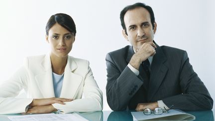 Une femme et un homme recrutent un candidat ou une candidate. Photo d'illustration. (SIGRID OLSSON
 / MAXPPP)