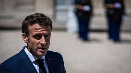 Le président de la République Emmanuel Macron, à Paris le 1er juillet 2022. (XOSE BOUZAS / HANS LUCAS / AFP)