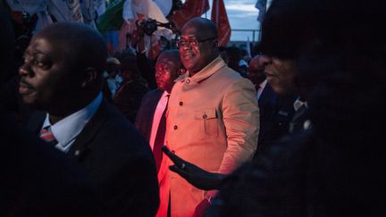 Le président de la RDC,&nbsp;Félix Tshisekedi (au centre), à son arrivée à l'aéroport de Goma, capitale de la province du Nord-Kivu, le 14 avril 2019. (ALEXIS HUGUET / AFP)