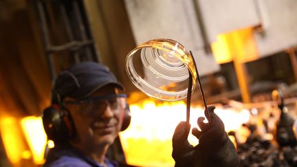 Duralex est une entreprise française, implantée à La Chapelle-Saint-Mesmin dans le département du Loiret, qui fabrique de la vaisselle en verre trempé. (ARNAUD JOURNOIS / MAXPPP)