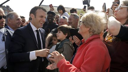 Emmanuel Macron, lors de sa visite à Saint-Dié-des-Vosges, dans l'Est de la France, le 18 avril 2018. (VINCENT KESSLER / POOL)