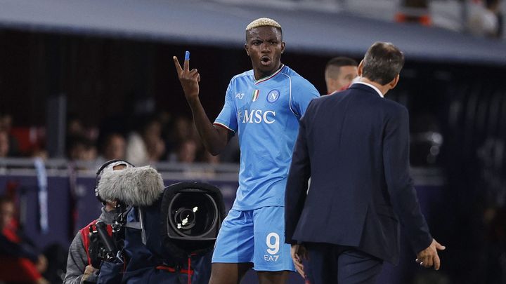 La déception de Victor Osimhen, sorti par Rudi Garcia lors du match à Bologne (0-0), le 24 septembre 2023. (SERENA CAMPANINI / MAXPPP)