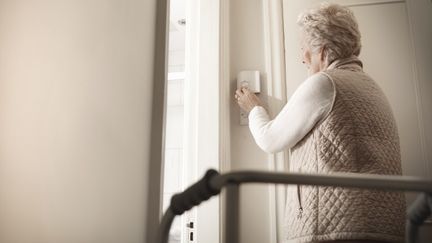 Selon les projections, la France comptera 1,4 million de personnes &acirc;g&eacute;es en perte d'autonomie en 2040. (MONTY RAKUSEN / CULTURA CREATIVE)